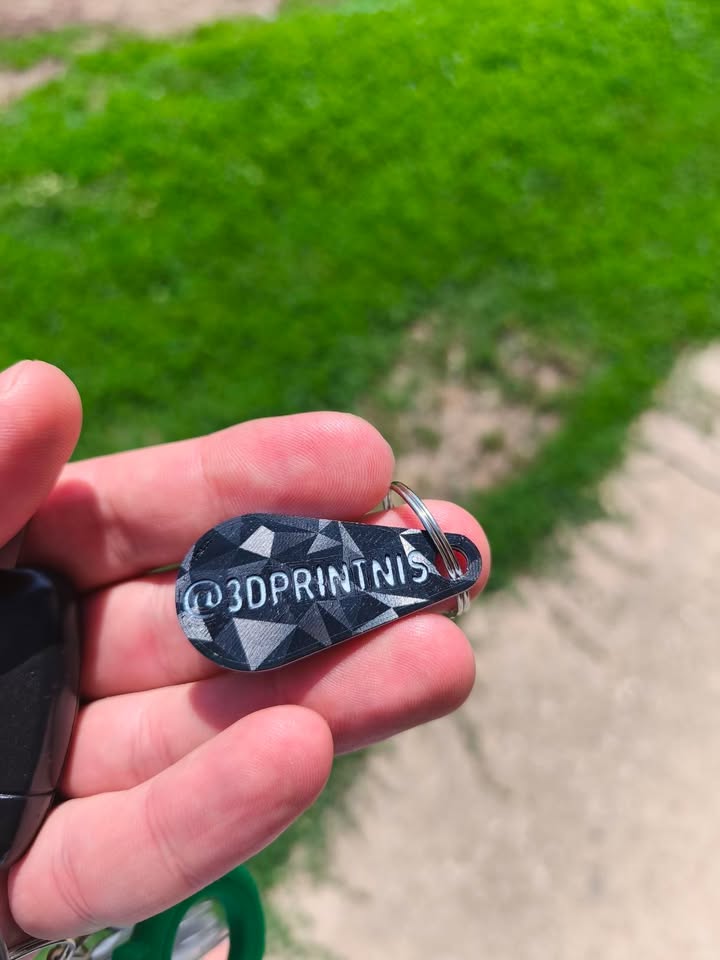 3D štampani promotivni privezak 3D Print Niš na ključevima
