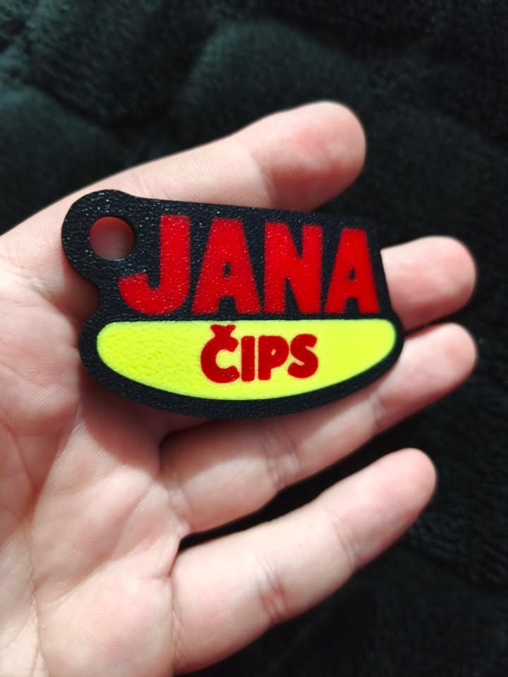 3D štampan privezak Jana Čips u tri boje